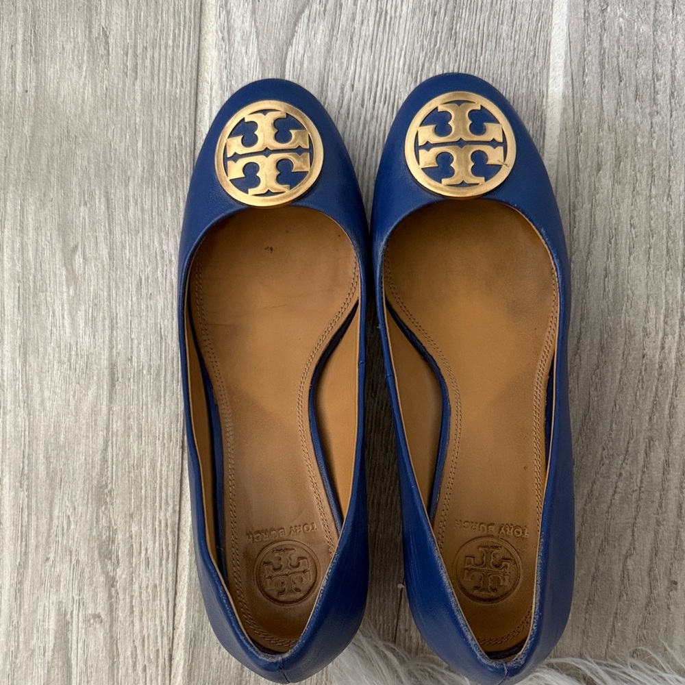 Tory Burch Navy Leather Logo Round-Toe square heels